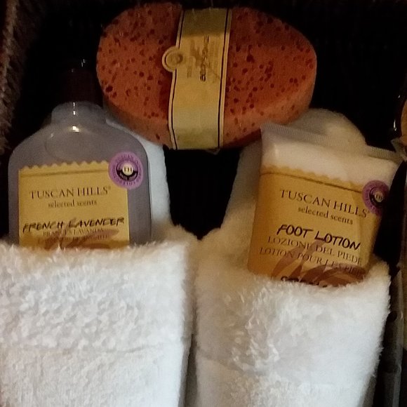 Tuscan Hills Beauty Bath Set, 8pc, in Wicker Tray - Picture 2 of 4